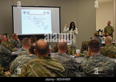 Maryland National Guard hauts dirigeants réunis pour une conférence le 20 janvier 2018 à Warfield Air National Guard Base à Middle River, dans le Maryland La conférence donna un aperçu sur les plans futurs du MDNG et accueilli Liz Nead, invité orateur de motivation, qui s'est adressé aux membres des services de qualités de leadership et de s'attaquer à des objectifs. (U.S. Air National Guard Banque D'Images