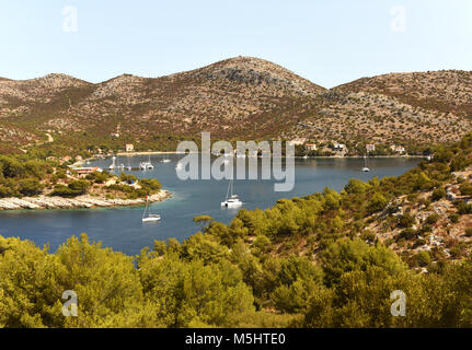 Belle Baie de la Méditerranée. Skrivena luka, île de Lastovo, Croatie Banque D'Images