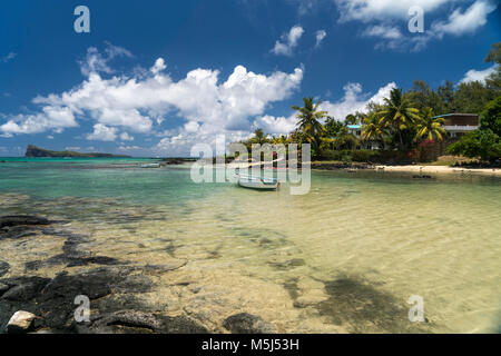 Bain Boeuf plage publique und die Insel Coin de Mire, Cap Malheureux, Rivière du Rempart, Ile Maurice | Afrika, Bain Boeuf plage publique et Coin de Mire Banque D'Images