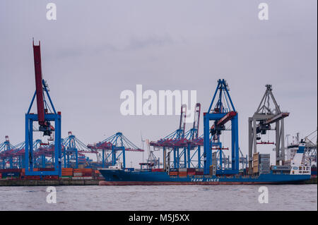 Hambourg, Allemagne - Mars 01st, 2014 : Feedership "TINA".L'équipe d'expédition entreprise exécute les lignes de navires et d'alimentation fournit à plus de 30 ports dans l'Europe. Banque D'Images