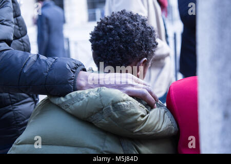 Roma, Italie. Feb 21, 2018. Visite guidée pour certains migrants dans le Coliseum organisée par des bénévoles de l'association Baobab de l'expérience. Crédit : Matteo Nardone/Pacific Press/Alamy Live News Banque D'Images