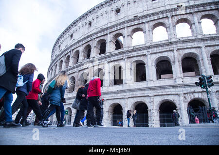 Roma, Italie. Feb 21, 2018. Visite guidée pour certains migrants dans le Coliseum organisée par des bénévoles de l'association Baobab de l'expérience. Crédit : Matteo Nardone/Pacific Press/Alamy Live News Banque D'Images