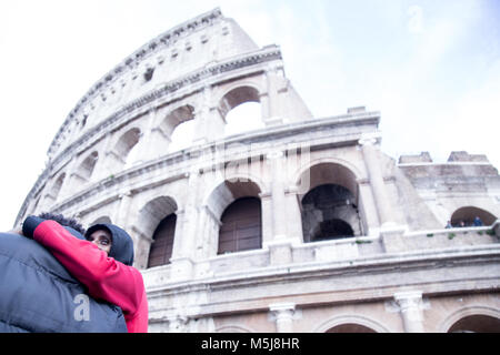 Roma, Italie. Feb 21, 2018. Visite guidée pour certains migrants dans le Coliseum organisée par des bénévoles de l'association Baobab de l'expérience. Crédit : Matteo Nardone/Pacific Press/Alamy Live News Banque D'Images