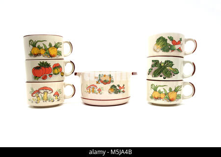 Vintage des années 1970, l'essence Shell Soupière Promotion bol et tasses de légumes soupe avec Design Banque D'Images