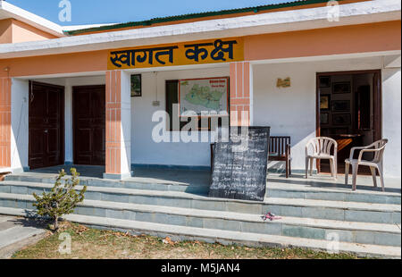 Bâtiment à l'entrée de la zone de Bijrani, Jim Corbett National Park Wildlife Sanctuary, Ramnagar, État Uttarakhand, Inde du nord Banque D'Images