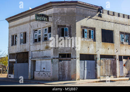 Abandonné deux étages avec entrées Barricadèrent Banque D'Images