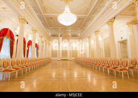 KAZAN, RUSSIE - 16 janvier 2017, à l'Hôtel de Ville - Luxe et beau lieu touristique - golden ballroom Banque D'Images