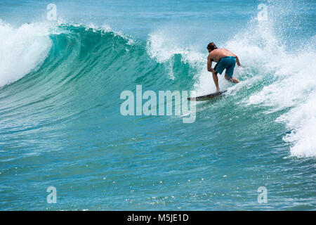 Surf à Manly Beach un jour d'été, Sydney, Australie Banque D'Images