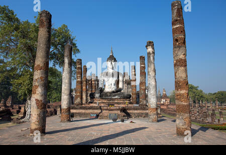 SUKHOTHAI, THAÏLANDE, février, 23, 2017 - Statue de Bouddha du Wat Mahathat dans le parc historique de Sukhothai, Thaïlande Banque D'Images