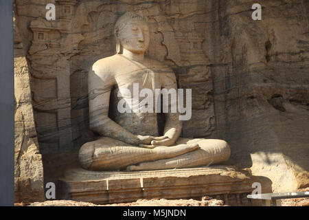 Polonnaruwa North Central Province Sri Lanka Gal Vihara Samadhi Bouddha assis dans la position et les mains en Virasana le Dhyana Mudra Banque D'Images