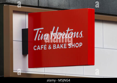 Le café de Tim Hortons boutique sign logo. Banque D'Images