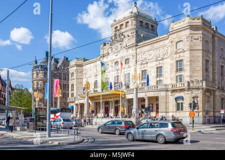 "Dramaten" le Théâtre Dramatique Royal au printemps à Stockholm au cours de Nybroplan. Banque D'Images