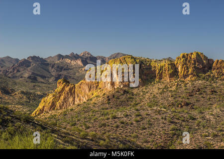 Montagnes couvertes de mousse en désert de l'Arizona Banque D'Images