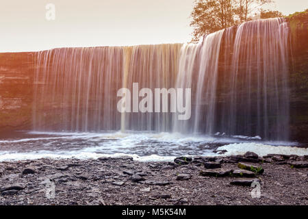 Jagala Cascade dans le parc national de Lahemaa. Tallinn, Estonie Banque D'Images