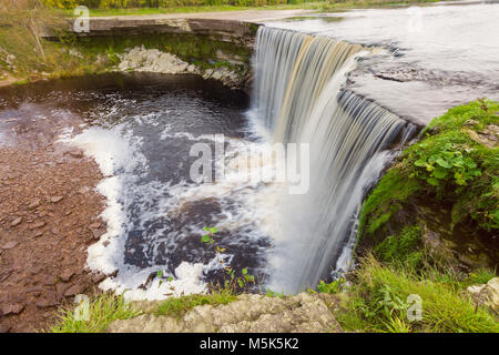 Jagala Cascade dans le parc national de Lahemaa. Tallinn, Estonie Banque D'Images