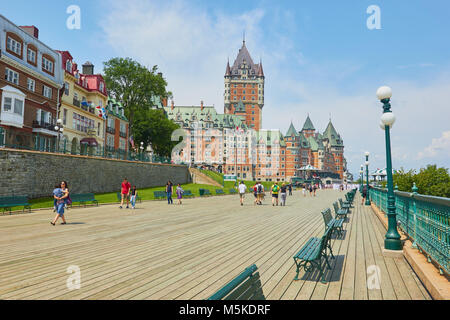 Terrasse Dufferin (1879) et le Château Frontenac, Québec, Québec, Province du Canada. Nommé d'après l'ancien gouverneur général, Lord Dufferin. Chateau F Banque D'Images