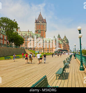 Terrasse Dufferin (1879) et le Château Frontenac, Québec, Québec, Province du Canada. Nommé d'après l'ancien gouverneur général, Lord Dufferin. Chateau F Banque D'Images