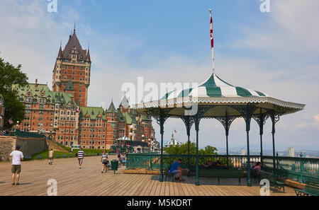 Terrasse Dufferin (1879) et le Château Frontenac, Québec, Québec, Province du Canada. Nommé d'après l'ancien gouverneur général, Lord Dufferin. Chateau F Banque D'Images