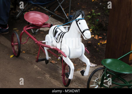 Vélo rétro. Un vieux vélo pour enfants. Vieux Cheval Bike Banque D'Images