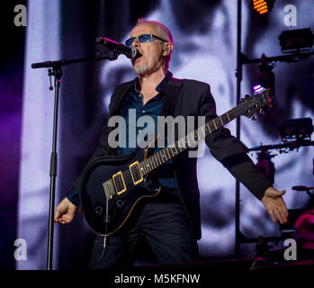 Nik Kershaw joue un violon au Rewind Festival, Scone Palace, Perth, 22 et 23rd juillet 2017 sur la scène principale photo : Martin Bone 23/07/2017 Banque D'Images