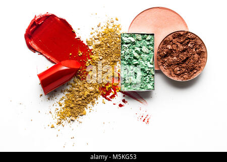 Concept créatif photo d'échantillons de cosmétiques sur fond blanc. Banque D'Images