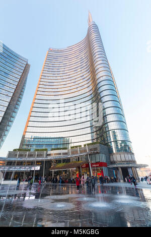 Vue de la tour de spire de l'Unicredit Gae Aulenti square. Milan, Lombardie, Italie. Banque D'Images