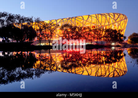 Stade national de Pékin / Beijing Birds Nest Stade Olympique de nuit, Beijing, Chine Banque D'Images