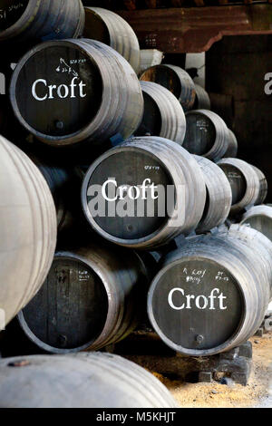 Des fûts de chêne avec Croft, sherry Bodegas Gonzalez Byass, Jerez de la Frontera, Cadiz Province, Andalusia, Spain, Europe Banque D'Images