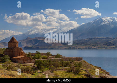 L'Arménien église dédiée à la Sainte Croix, sur l'île Akdamar, Lac de Van, en Turquie. Banque D'Images