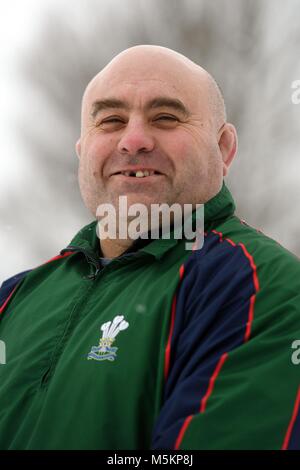 Ancien joueur de rugby Premiership Le Caporal Chris Budgen du 1er Bataillon du Royal Welsh lors d'une séance de coaching avec l'équipe de rugby de l'Estonie à Tallinn, Estonie. Banque D'Images