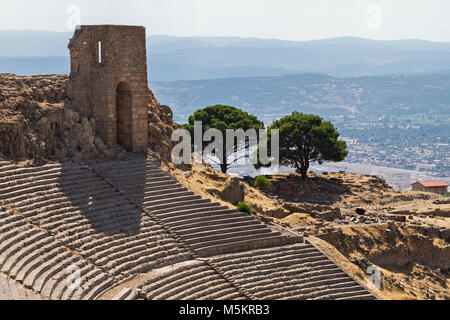 Amphithéâtre romain dans les ruines de la ville antique de Pergame connu aussi sous le nom de Pergame, Turquie Banque D'Images