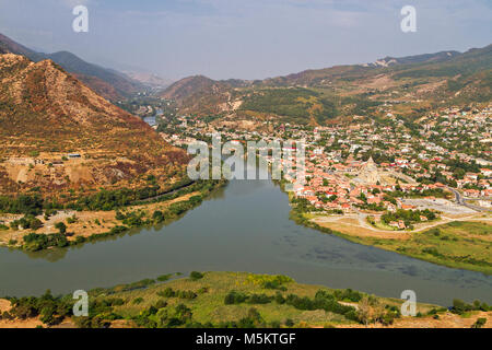 Vue sur Mtskheta, ancienne capitale de la Géorgie où les rivières Kura et réunir Aragvi Banque D'Images