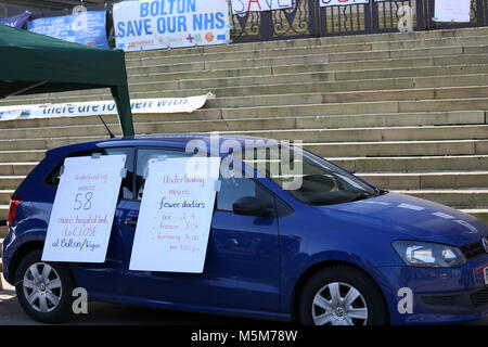 Une voiture utilisée pour afficher des pancartes à l'appui de la défense de l'ENM, Bolton, 24 février 2018 (C)Barbara Cook/Alamy Live News Banque D'Images