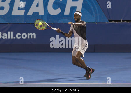 Delray Beach, FL, USA. Feb 23, 2018. Delray Beach, FL - le 23 février : Ho Chung (KOR) joue Francis Tiafoe (USA) au cours de leur quart de finale match à l'Open de Delray Beach 2018 tenue à l'Delray Beach Tennis Center à Delray Beach, en Floride. Crédit : Andrew Patron/Zuma Wire Crédit : Andrew Patron/ZUMA/Alamy Fil Live News Banque D'Images