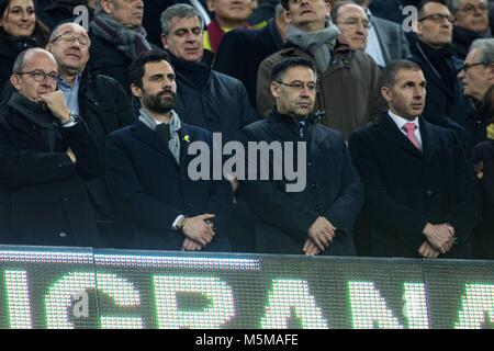 Barcelone, Espagne - 24 février : Le président du Parlement Catalan Roger Torrent et président du FC Barcelone Josep Maria Bartomeu lors de la Liga match entre FC Barcelone v Girona au Camp Nou à Barcelone le 24 février 2018. Appuyez sur cordon Banque D'Images