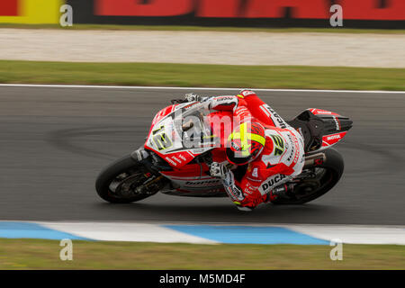 Phillip Island, Australie. Dimanche, 25 février, 2018. Championnat du Monde FIM Superbike. Phillip Island, Australie. Xavi Fores, Barni Racing Team. Réchauffer. Fores commencera dimanche's Race 2 en première place sur la grille. Credit : Russell Hunter/Alamy Live News Banque D'Images