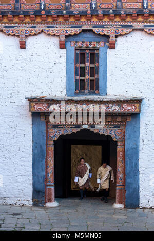 Trongsa, Bhoutan. L'entrée dans la première cour de la Trongsa Dzong (Monastery-Fortress), vue de l'intérieur de la Cour. Banque D'Images