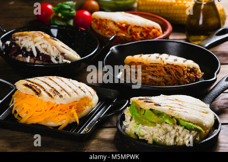 Différents types d'arepas, la typique cuisine vénézuélienne Banque D'Images