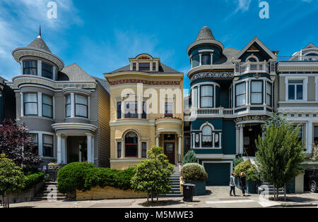 Les belles dames dans la rue Scott, face à l'Alamo, San Francisco, CA. Banque D'Images