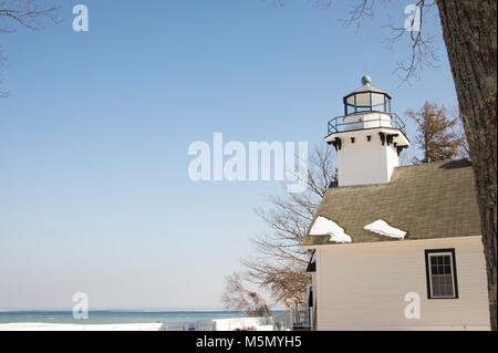 L'extérieur de la Vieille Mission Phare à Traverse City, Michigan en hiver. Banque D'Images