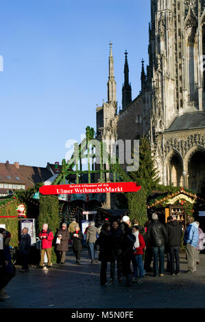 Centre-ville d'Ulm, Baden Wurtemberg, Bavière en Allemagne pendant le marché de Noël,, Weichnachtsmarkt includesthe sur une journée ensoleillée minster cathédrale gothique Banque D'Images