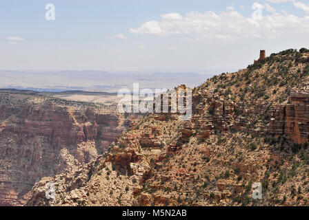 Grand Canyon Nat Park ; Desert View Point Remise en état . Le 25 juin 2012. Avis de Desert View Point de point de Navajo. Des passerelles et garde-corps à Desert View Point sont actuellement en cours de rénovation par des sentiers du Grand Canyon de l'équipage. L'objectif est de rendre la région plus esthétique, et d'apporter un maximum de sentiers ADA actuelle de normes. À un moment donné, l'équipage est composé de de 3 à 5 employés. Le travail sur le projet a débuté à l'extérieur du site. Mason Ross Marshall Banque D'Images