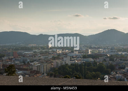 Panorama de Graz en Autriche comme vu de la colline du château (Schlossberg) Banque D'Images