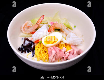 La nourriture japonaise mix style crevettes calmar porc d'EEG et d'autres Banque D'Images