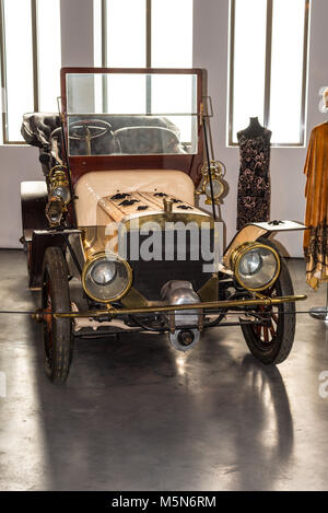 Malaga, Espagne - décembre 7, 2016 : un millésime 1906 Jackson USA voiture affichée à Malaga Musée de l'automobile en Espagne. Banque D'Images