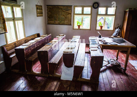 Stara Lubovna, la Slovaquie. 10 août 2015. Musée en plein air dans la région de Stara Lubovna. Exposition naturelle ethnographique. Intérieur de l'une des maisons. Banque D'Images