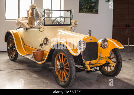 Malaga, Espagne - décembre 7, 2016 : Buick voiture Vintage 1916 affichée à Malaga Musée de l'Automobile Banque D'Images