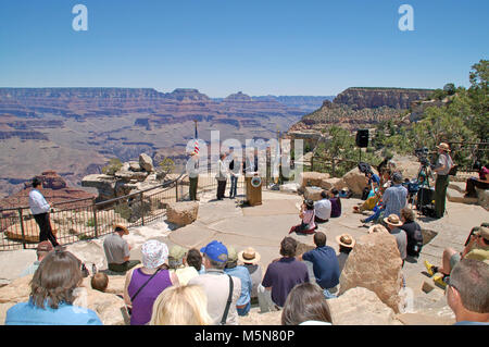 Juin , Secrétaire Salazar's Grand Canyon Annonce . Le 20 juin 2011, secrétaire de l'intérieur Ken Salazar a été rejoint à l'Amphithéâtre Mather Point dans le Parc National du Grand Canyon par BLM Réalisateur Bob Abbey, directeur du National Park Service Jon Jarvis, et l'US Geological Survey Directeur Marcia McNutt. Dans cette vidéo, les trois directeurs, à son tour, l'adresse au public, puis, Secrétaire Salazar répond aux questions posées par les médias. Dans des observations concernant le Banque D'Images