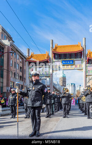 Musique des Forces de la Marine royale canadienne, Parade du Nouvel An lunaire chinois, Chinatown, Vancouver, Colombie-Britannique, Canada. Banque D'Images