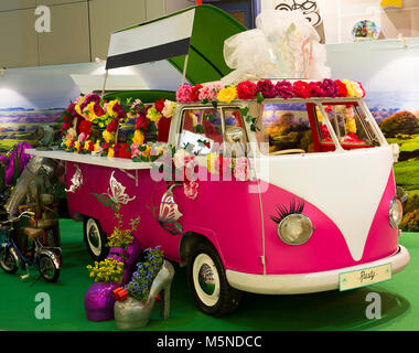 Singapour, Singapour - 1 juin 2013 : Old Fashion VW Transporter Camping-transformé le 1 juin 2013 à Singapour, Singapour. Banque D'Images